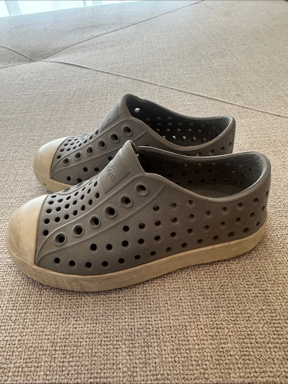 Native Kids Water Shoes Slip-On in Gray size 7